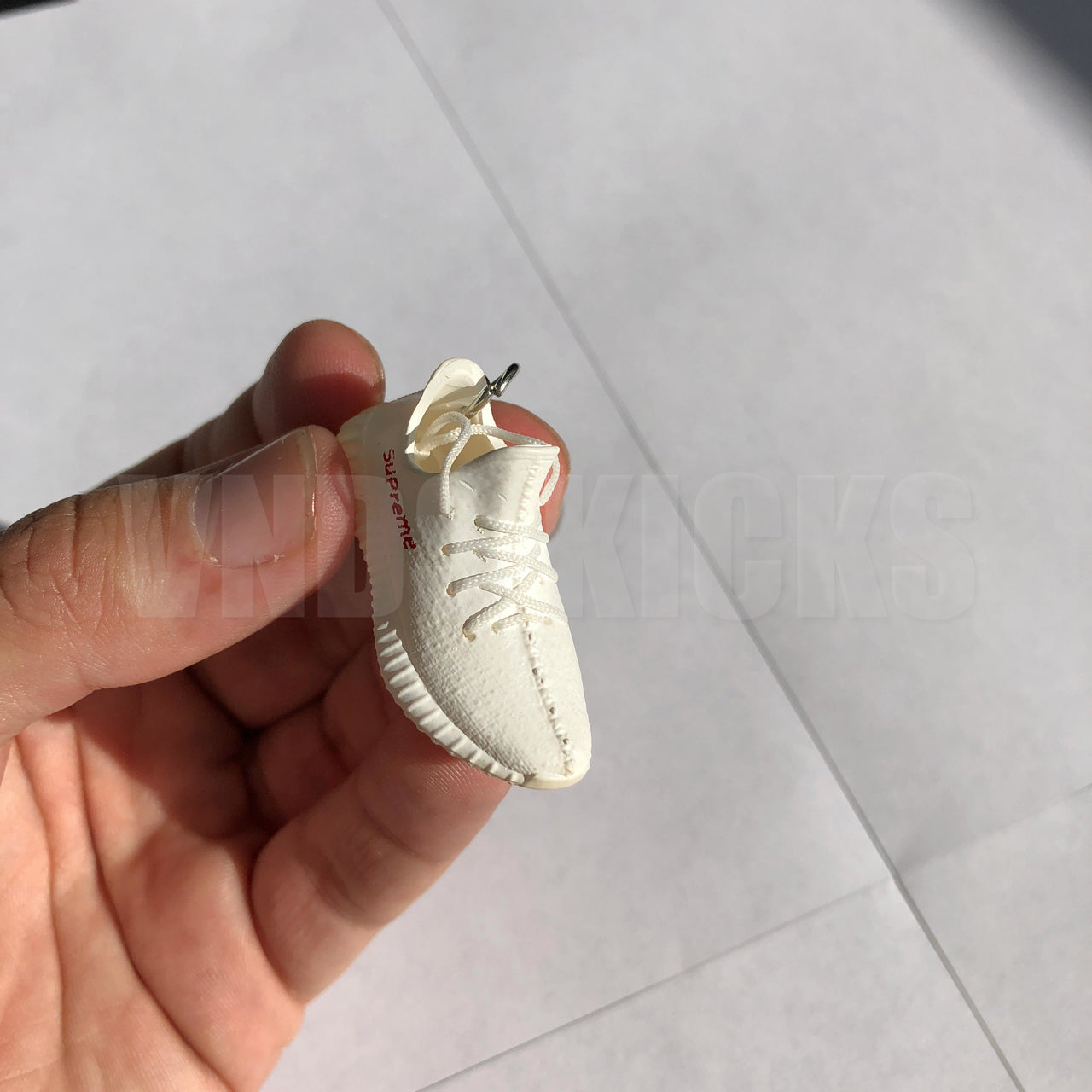 Yeezy 350 Boost Supreme - Sneakers 3D Keychain